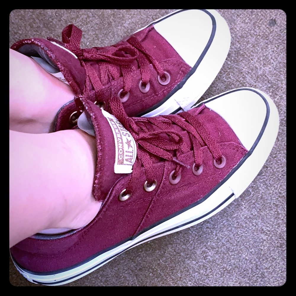Converse women’s size 6!